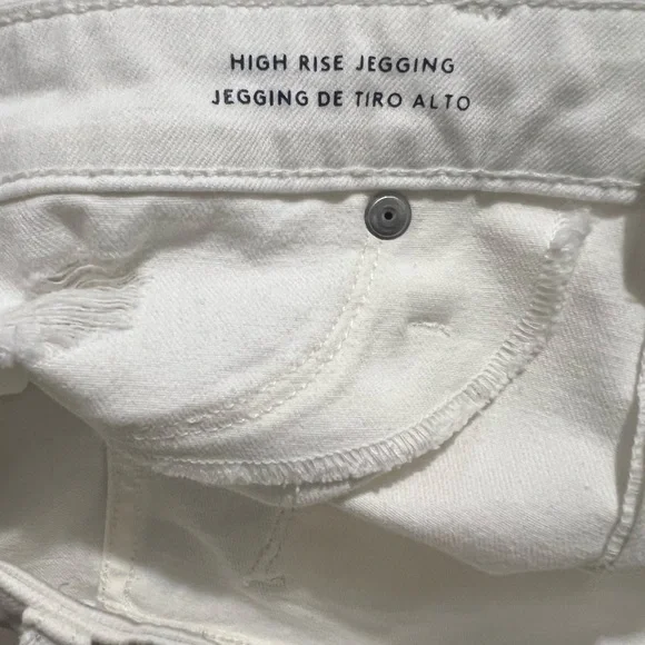 Universal Thread Distressed Jeans - Picture 4 of 5